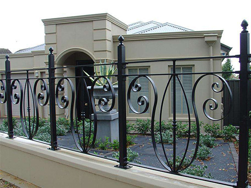 鐵藝陽(yáng)臺(tái)護(hù)欄 鐵藝陽(yáng)臺(tái)護(hù)欄