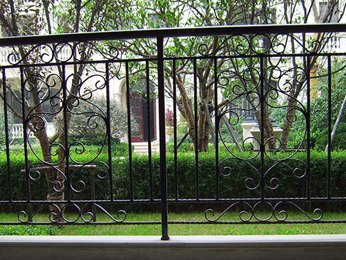 鐵藝陽(yáng)臺(tái)護(hù)欄 鐵藝陽(yáng)臺(tái)護(hù)欄